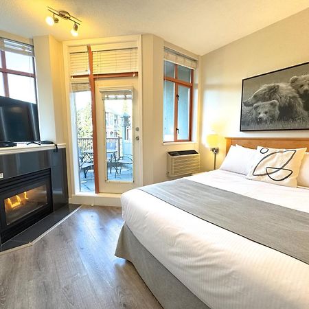 Alpenglow Lodge By Mva Whistler Extérieur photo